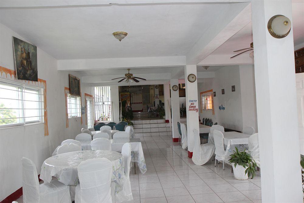 Executive Shaw Park Guest House Ocho Rios Exterior photo