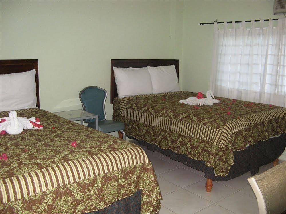 Executive Shaw Park Guest House Ocho Rios Exterior photo